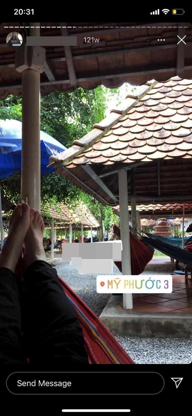 Kazumi di chuyển tới rất nhiều địa điểm khác nhau nhưng không quên việc tìm chiếc võng để nghỉ ngơi. Dù là tới thành phố hay tỉnh nào đi chăng nữa thì chiếc võng cũng gắn bó với cô gái này.