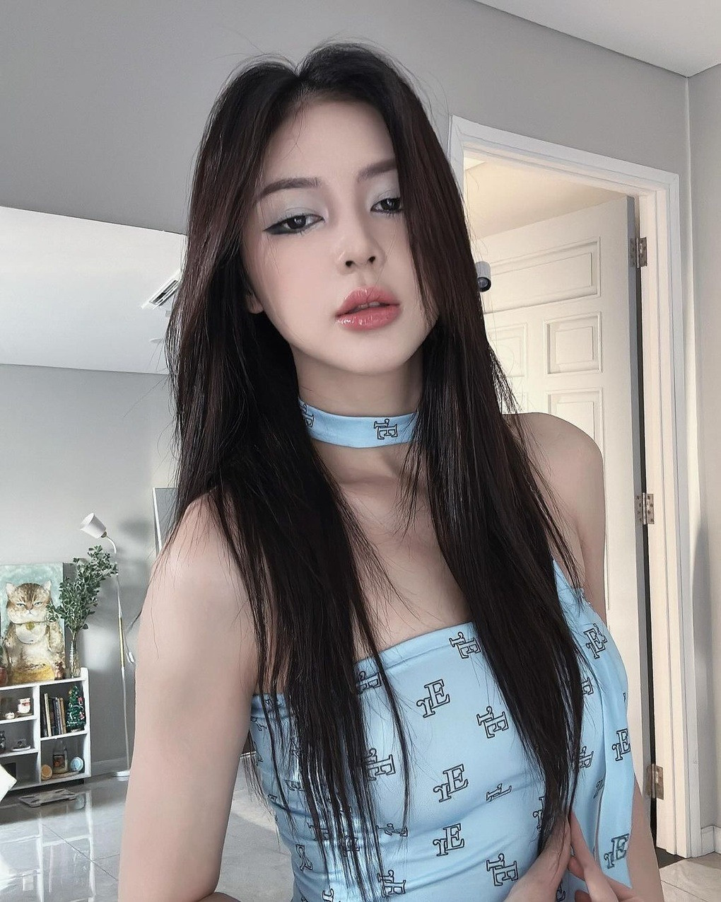 Khoảnh khắc này của Liz Kim Cương đã nhanh chóng thu hút sự chú ý của cộng đồng mạng, đặc biệt là các fan nam.