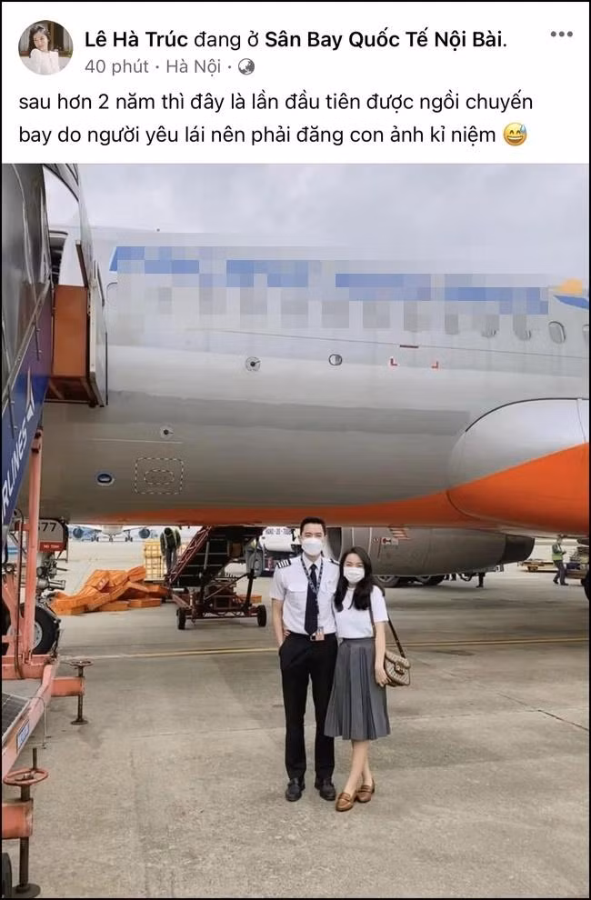 Mới đây, cô nàng Hà Trúc vừa khoe trên trang cá nhân check in tại sân bay cùng bạn trai là cơ trưởng trẻ nhất Việt Nam.