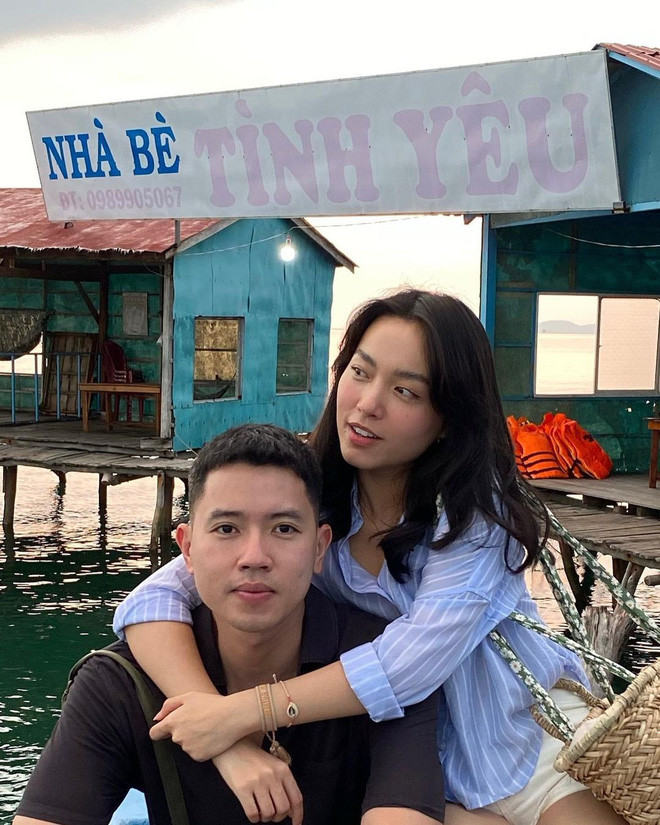 Mặc dù cặp đôi Hà Trúc và Quang Đạt thường chỉ xuất hiện trên những story ngắn trên Instagram của nhau nhưng có thể thấy chuyện tình của họ rất ngọt ngào và hạnh phúc.