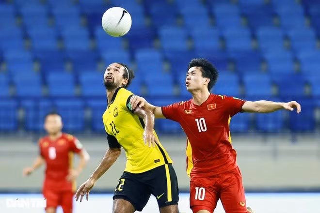 Xét trên yếu tố hiệu quả, 302 phút thi đấu của Công Phượng (1 bàn thắng) còn không sánh được với 30 phút của Trần Minh Vương (1 bàn thắng, 1 kiến tạo) trong trận đấu cuối bảng G vòng loại World Cup 2022 của đội tuyển Việt Nam.