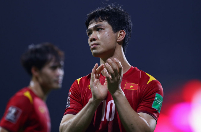 Thậm chí, tín hiệu đáng buồn hơn cho Công Phượng khi anh phải cạnh tranh với Văn Toàn, Hà Đức Chinh hay tân binh Phạm Tuấn Hải cho suất đá dự bị.