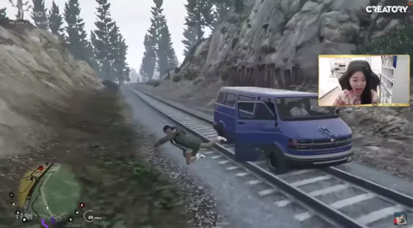 Ngay sau đó Linh Ngọc Đàm đã giải thích lý do vô cùng đơn giản: "Ôi bạn thân yêu ơi. Thế là bạn chưa xem tôi livestream GTA rồi".