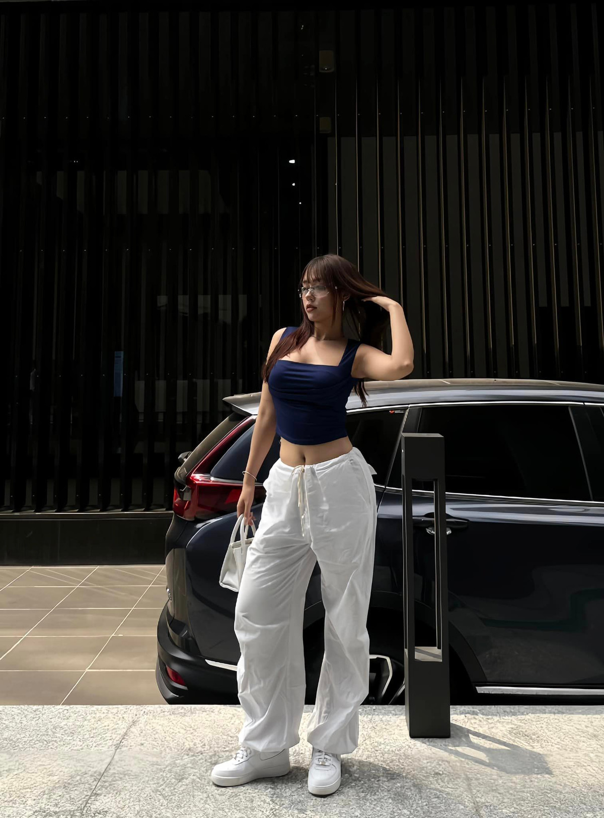 Hiện tại, Hải Ngân sở hữu body cân đối, vòng eo săn chắc không chút mỡ thừa. Cô nàng có sự thay đổi toàn diện cả về cân nặng lẫn gu thời trang.