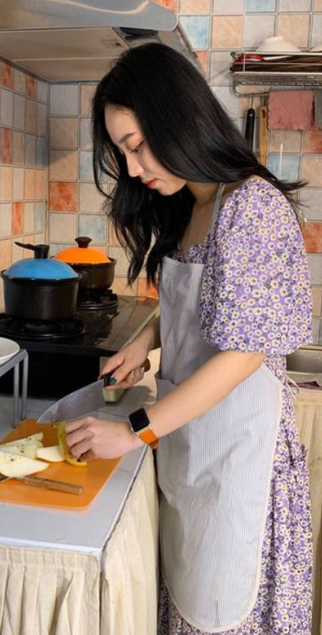 Dưới bài đăng của Minh Thu, rất nhiều người đã để lại bình luận động viên, ủng hộ "cô giáo" trẻ.