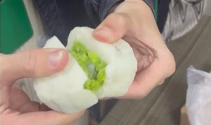 Không phải là các loại nhân bánh trung thu truyền thống như thập cẩm, đậu xanh, khoai môn hay trà xanh mà đó chính là “nhân tiền”.