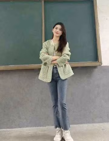 Style thanh lịch, dễ thương như sinh viên thế này ai mà chẳng muốn học cô giáo đến từ xứ Trung này.