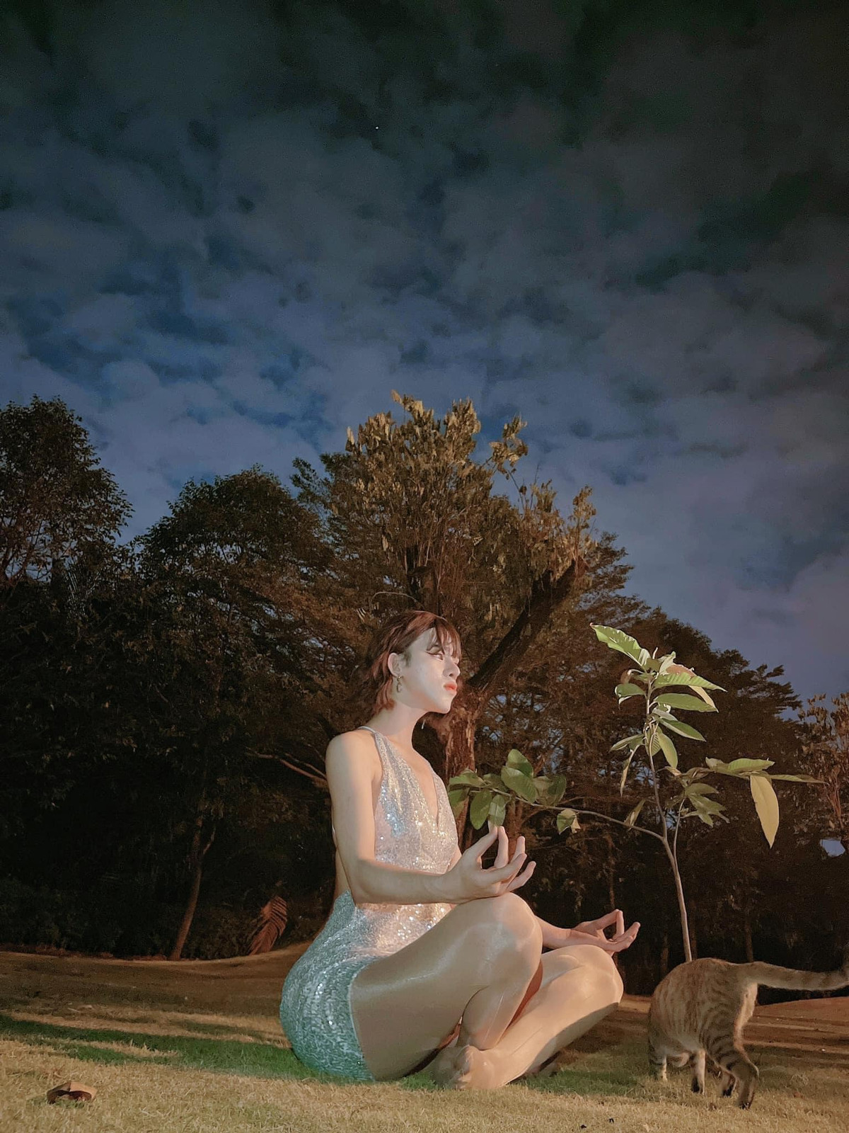 Mỗi lần xem clip và ảnh của thảm họa mạng Trần Đức Bo, ai cũng không khỏi phì cười. Hiểu được thế mạnh của mình, những tháng gần đây anh chàng này liên tục tung ra những bộ ảnh với concept chất đến "ngất xỉu".