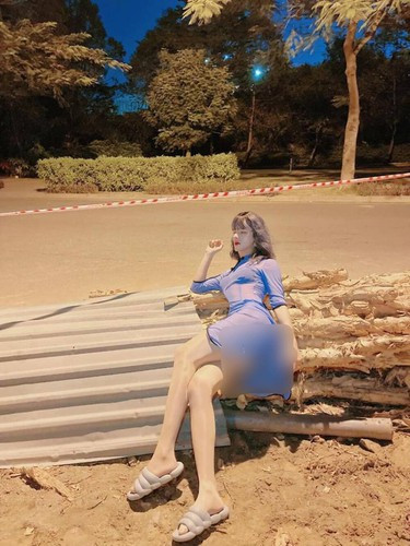 Nhưng khác với bộ ảnh lần này, Trần Đức Bo khi đó nhận về không ít gạch đá khi tạo dáng vô cùng phản cảm.