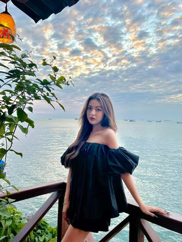 Tuy nhiên, ít ai biết trước khi sở hữu nhan sắc khá chỉn chu như thời điểm hiện tại, Trần Thanh Tâm từng là tâm điểm bàn tán của dư luận cho vẻ ngoài kém sắc.