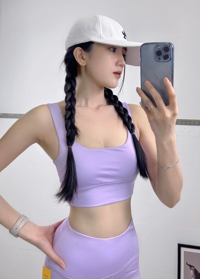 Ngọc Bích đã tìm đến gym và nỗ lực tập luyện để có sự thay đổi toàn diện về ngoại hình.