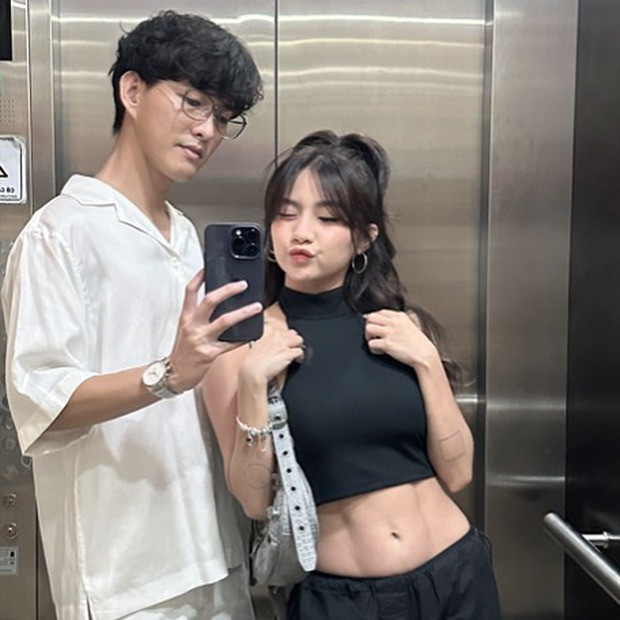 Phía dưới phần bình luận, nhiều người dành lời chúc mừng và thể hiện sự ngưỡng mộ với Diệp Lê vì được chồng cưng chiều.