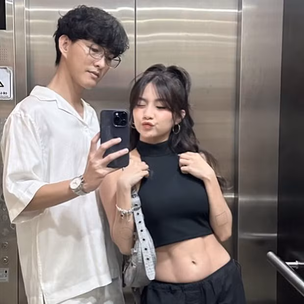 Phía dưới phần bình luận, nhiều người dành lời chúc mừng và thể hiện sự ngưỡng mộ với Diệp Lê vì được chồng cưng chiều.