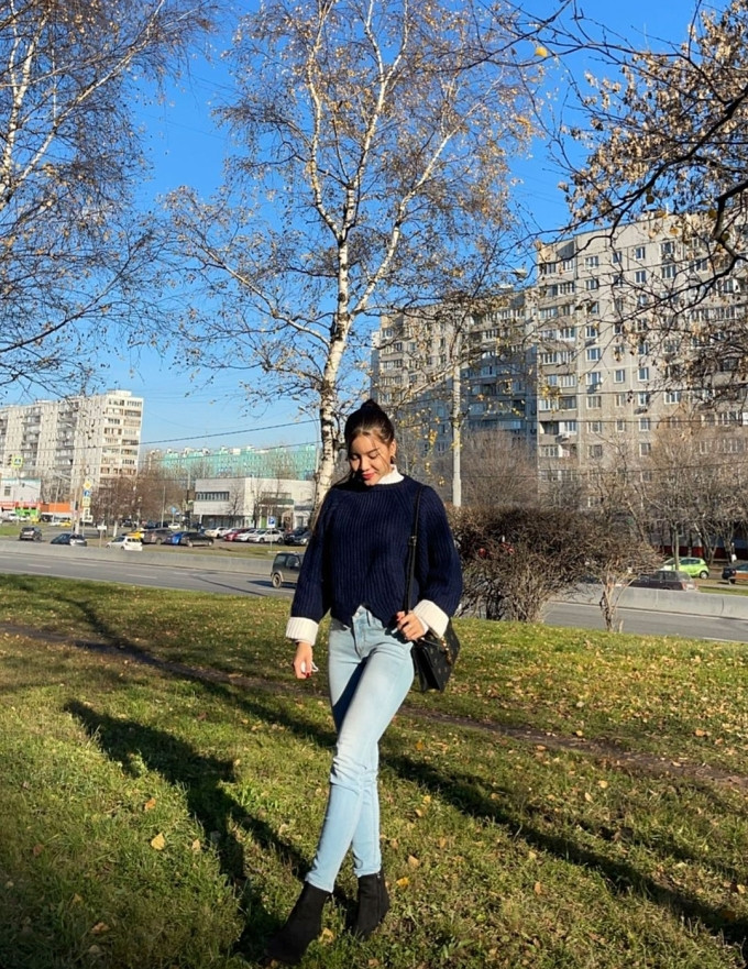 Dù là HLV Gym nhưng mỗi khi đi du lịch, bạn gái Đặng Văn Lâm không quá "bóp mồm bóp miệng". Cô thử các món đặc sản địa phương, trong đó có cả những món dễ gây béo.