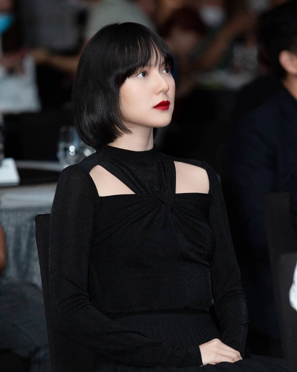 Cũng chính vì ảnh hiếm mà phía dưới hình ảnh này, cư dân mạng đã để lại nhiều bình luận thích thú.