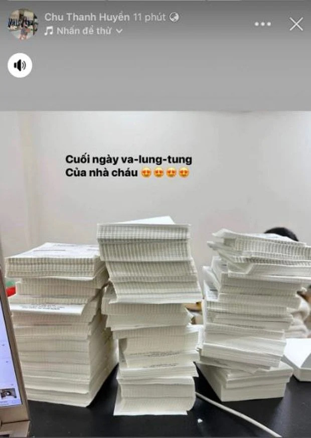 Vậy Chu Thanh Huyền kiếm bao nhiêu tiền từ livestream? Con số cụ thể chỉ riêng cô nàng mới biết. Song, một điều chắc chắn: Yêu và cưới Quang Hải, cô nàng được biết đến nhiều hơn. Cũng nhờ thế, cô buôn bán phát đạt hơn, livestream nhiều mắt xem hơn và dĩ nhiên là kiếm được nhiều tiền hơn.