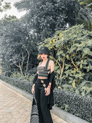 "Thực sự mấy chị ủng hộ, động viên em như vậy em rất biết ơn, em trân trọng. Một lần nữa em cảm ơn các chị đã luôn yêu thương, đồng hành cùng em dù có bất cứ chuyện gì xảy ra đi nữa...