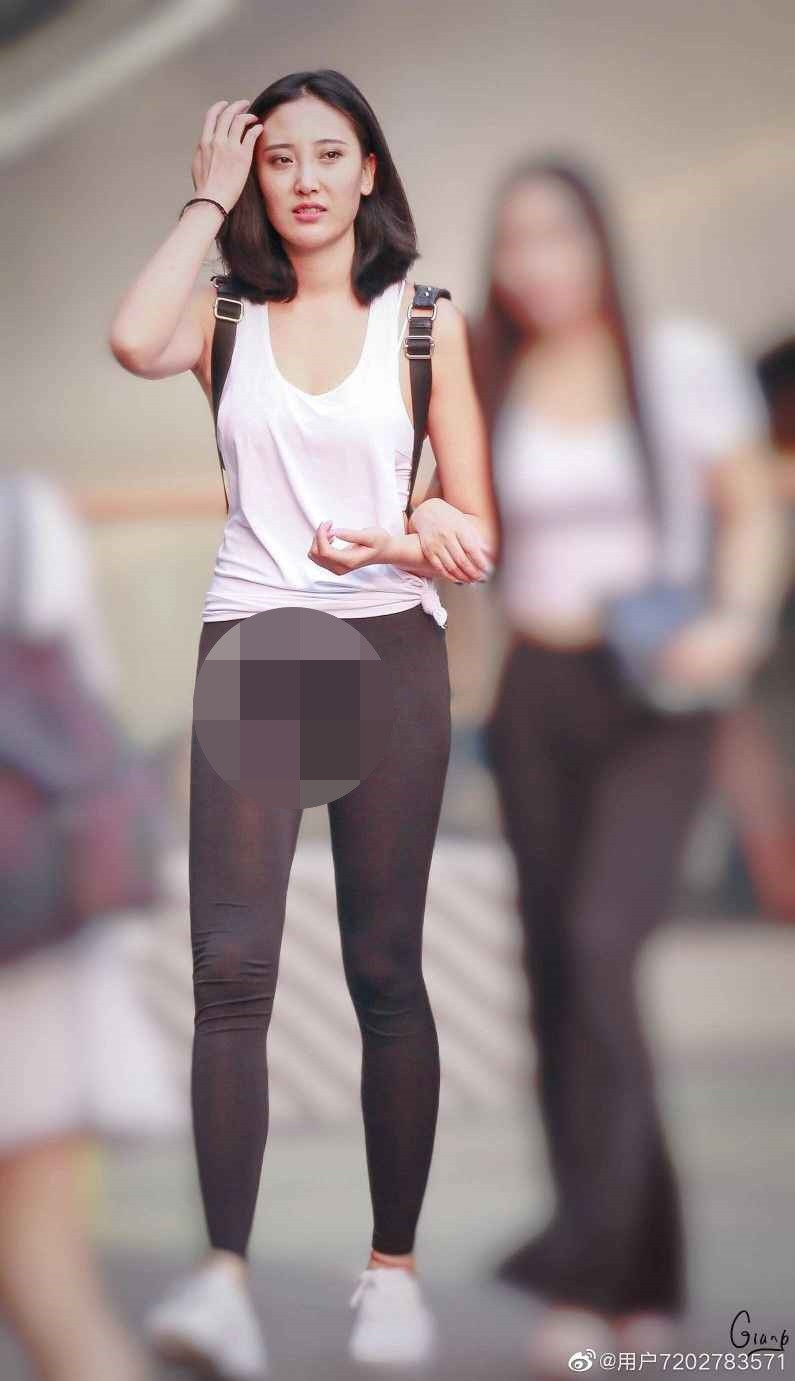 Khi bạn mặc đẹp, thanh lịch, tất nhiên hình ảnh của bạn sẽ được mọi người khen ngợi. Khi bạn mặc gợi cảm quá mức, trang phục quá ngắn, kiệm vải... thì sự chú ý đổ dồn vào bạn là những bình luận tiêu cực, chê bai.