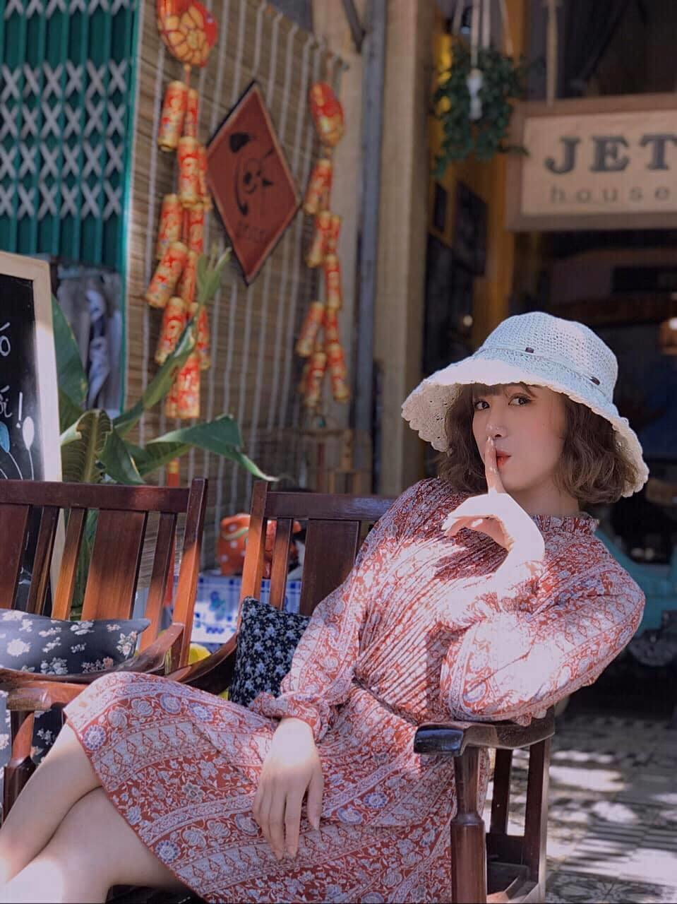 Bỏ ngoài tai những sự dị nghị của hàng xóm, Nguyên Thi vẫn duy trì việc thực hành cho đến khi lên Đại học.