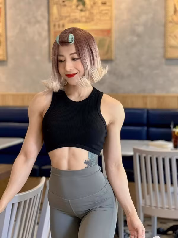 Được biết, Nguyên Thi vốn là một cô gái gầy yếu, suy dinh dưỡng, chỉ nặng vỏn vẹn 34kg. Không những vậy, cô còn phải chiến đấu với căn bệnh viêm phổi mãn tính, liên tục phải dùng thuốc. Cho nên dù bổ sung thuốc bổ và ăn bao nhiêu cũng không thể mập lên nổi.