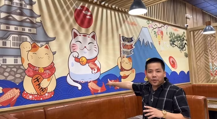 Chứ mình nói các bạn biết người ta đầu tư cái gì không bao giờ đầu tư vào một rổ. Ví dụ như mình có 10 quả trứng thì mình chỉ bỏ vào cái nhà hàng này 1 quả thôi. Vì thế cái nhà hàng này có thành công hay không đối với mình nó không thành vấn đề gì. Chứ nếu không mình đã phải đẩy nhanh tiến độ để kiếm lời rồi.” Nam Youtuber cho biết thêm.