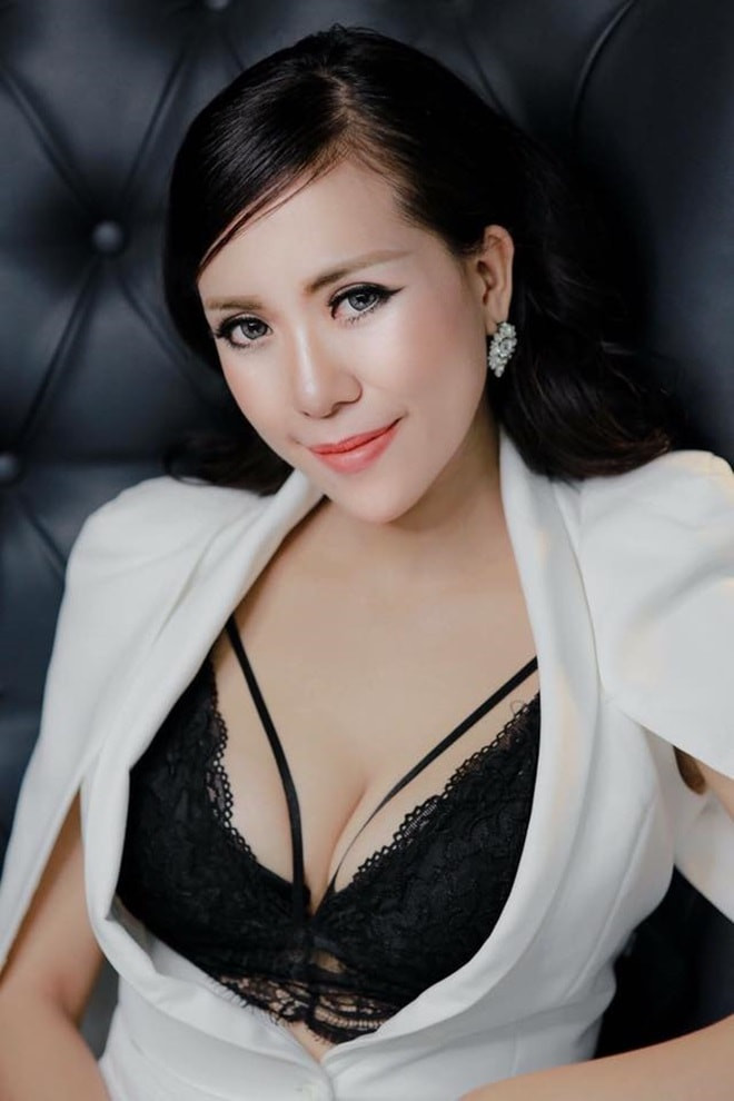 Có một thời, cái tên Mai Thỏ "phủ sóng" rộng khắp. Không ít lần cô bị chỉ trích bởi những bộ ảnh khoe ngực quá lố.