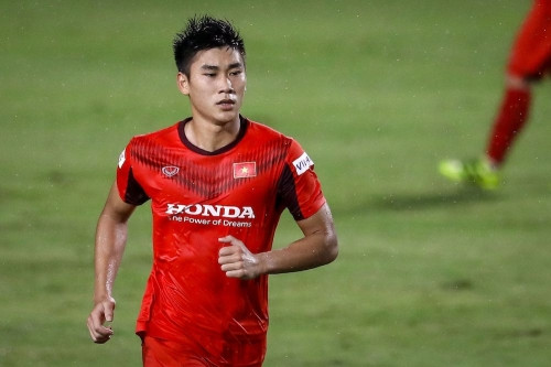 Thi đấu ở vị trí tiền đạo cùng thể hình tốt, Nhâm Mạnh Dũng có thể là lựa chọn mới cho vị trí trung phong cắm trong đội hình đội tuyển Việt Nam nếu như thể hiện tốt trong các buổi tập cùng các đàn anh.