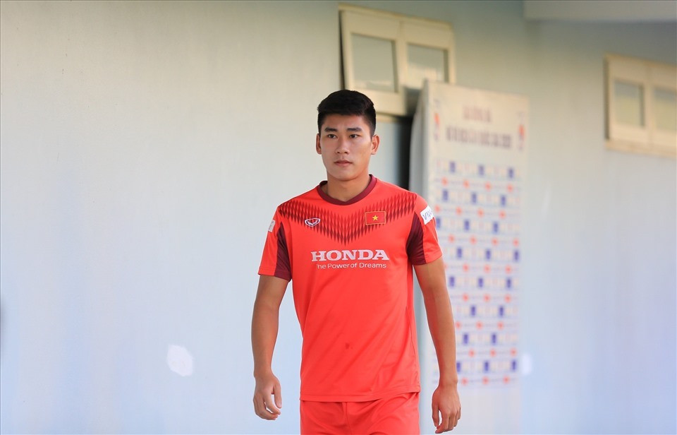 Nhâm Mạnh Dũng (CLB Viettel, tiền đạo) là cái tên đầu tiên được HLV Park Hang Seo gọi bổ sung cho đội tuyển Việt Nam ở đợt tập trung chuẩn bị cho trận đấu với Trung Quốc tại vòng loại World Cup 2022 khu vực châu Á.