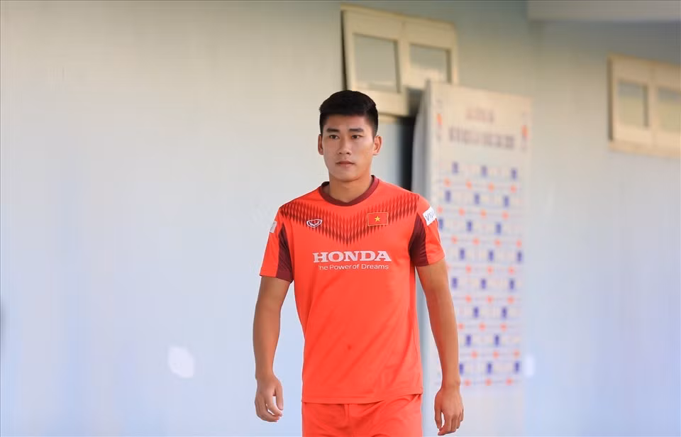 Nhâm Mạnh Dũng (CLB Viettel, tiền đạo) là cái tên đầu tiên được HLV Park Hang Seo gọi bổ sung cho đội tuyển Việt Nam ở đợt tập trung chuẩn bị cho trận đấu với Trung Quốc tại vòng loại World Cup 2022 khu vực châu Á.