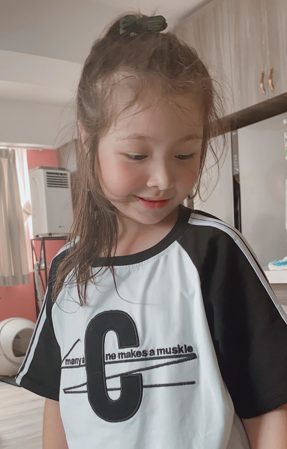 Gần đây, hot girl Elly Trần đã cập nhật hình ảnh hiện tại của con gái. Có thể thấy, càng lớn cô bé càng xinh đẹp.