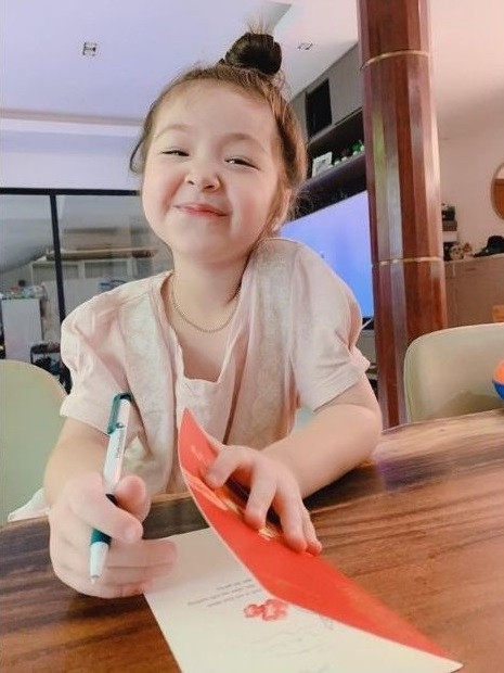 Năm 2014, khi mới 4 tháng tuổi, Cadie Mộc Trà đã đạt giải Nhất cuộc thi ảnh Baby Vote do một trang web uy tín của Anh tổ chức.