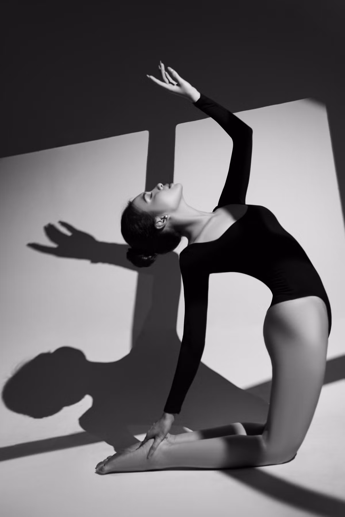 Nữ MC thu hút người khác với ngoại hình xinh đẹp, gương mặt khả ái cùng vóc dáng cân đối. Là người xuất hiện trước công chúng, các MC cũng phải quan tâm đúng mức đến vẻ ngoài.