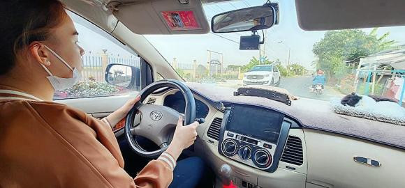 Sau thành công Thách Thức Danh Hài, "thánh sún" Ngân Thảo có nhiều bước tiến dài trong sự nghiệp khi lên chức Giám đốc và tậu nhà đẹp, xe sang.