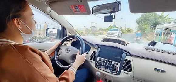 Sau thành công Thách Thức Danh Hài, "thánh sún" Ngân Thảo có nhiều bước tiến dài trong sự nghiệp khi lên chức Giám đốc và tậu nhà đẹp, xe sang.