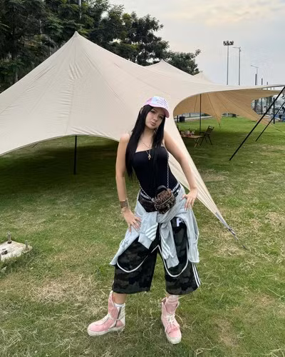 Nữ TikToker được biết đến từ những điệu nhảy "lắc hông" gợi cảm không chỉ làm mưa làm gió mạng xã hội Việt Nam mà còn nhiều quốc gia châu Á.