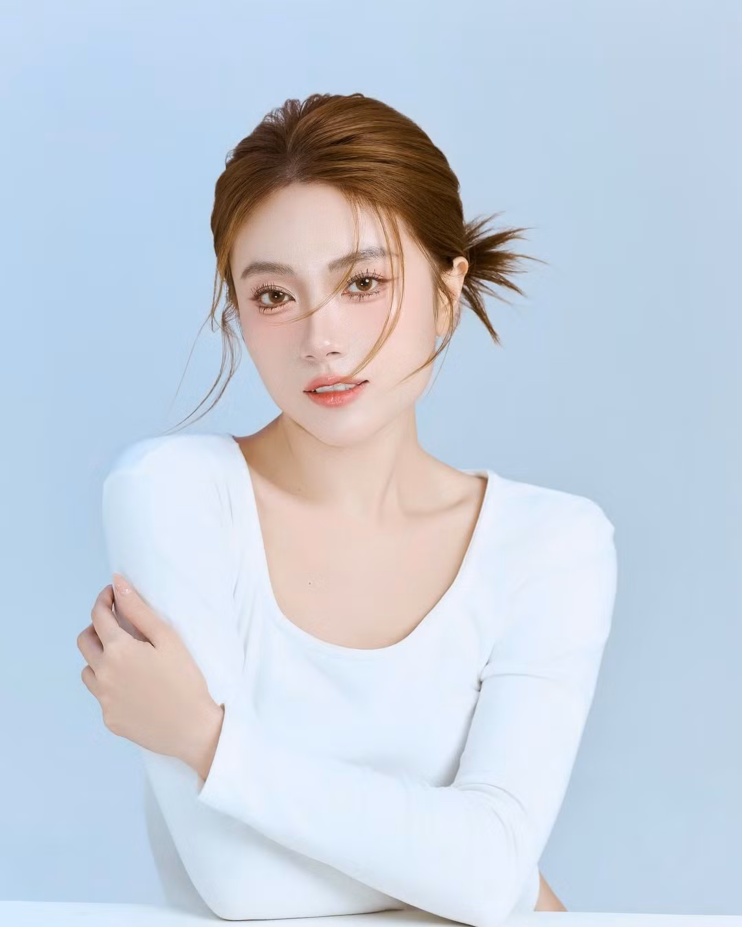 Kiều My từng có niềm đam mê lớn với âm nhạc. Cô tham gia các cuộc thi ca hát và đạt được một số thành tích như giải nhất cuộc thi "HHT Concert 2011", giải nhì cuộc thi "Ban nhạc tốp hát học sinh thành phố Hà Nội 2011", giải ba "Tiếng hát dân ca Hà Nội 2009"…