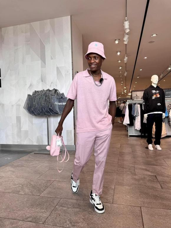 Hình ảnh mới của Lindo được nhiều fanpage Việt Nam chia sẻ.