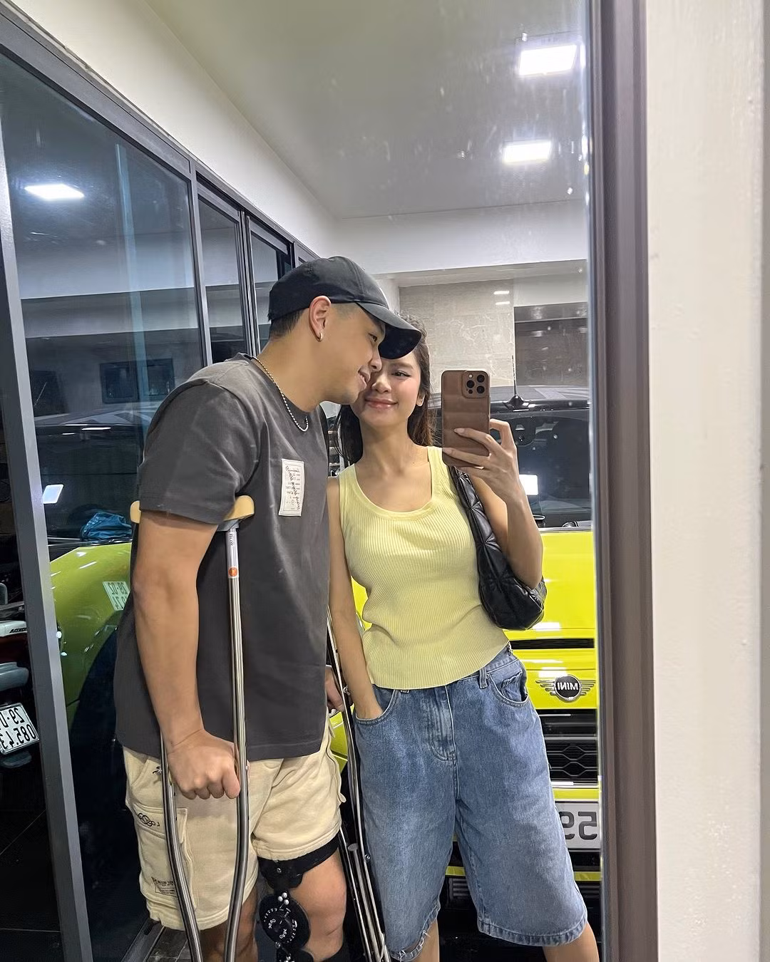 Vào đầu năm 2022, Hàn Hằng chính thức trở lại MXH và công khai hơn về mối quan hệ tình cảm của mình. Cặp đôi cũng bắt đầu thoải mái hơn trong việc chia sẻ hình ảnh cùng nhau, tiết lộ sở thích, tính cách của và cùng sáng tạo nội dung trên MXH.