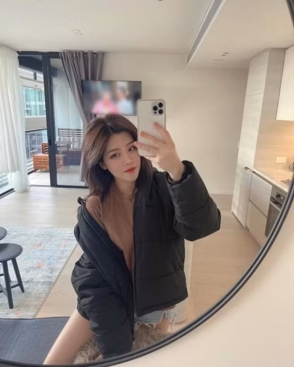 Chỉ qua một vài khung cảnh cũng đủ khiến netizen trầm trồ, choáng ngợp bởi đổ sang chảnh của căn nhà nơi Ông Thoại Liên đang sinh sống bên Úc.