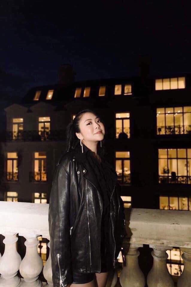 Sau khi thông tin về trên của Hồng Nhung được lan truyền trên MXH, dân tình đã không thể ngồi yên và không ít những lời chỉ trích về hành động làm ảnh hưởng đến biết bao người của cô gái 26 tuổi này.