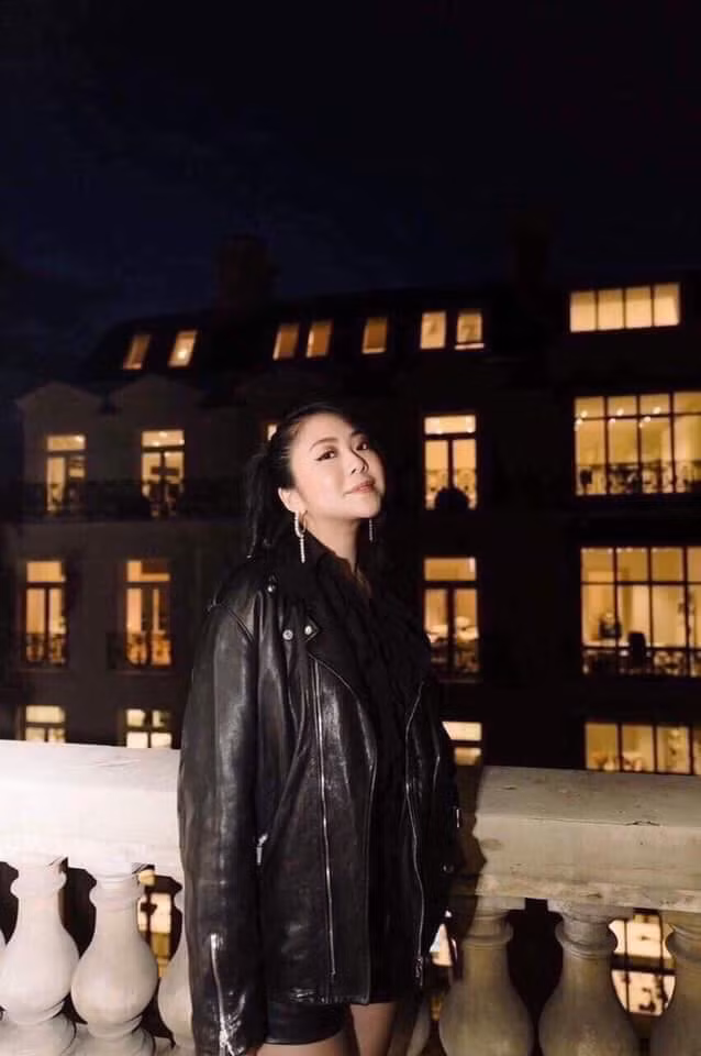 Sau khi thông tin về trên của Hồng Nhung được lan truyền trên MXH, dân tình đã không thể ngồi yên và không ít những lời chỉ trích về hành động làm ảnh hưởng đến biết bao người của cô gái 26 tuổi này.