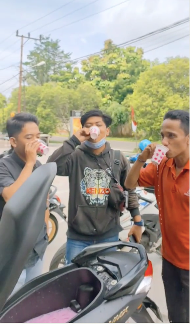 Cùng với đó, việc làm này được nhận định là sẽ khiến dễ dàng bị hỏng hóc, thậm chí là xảy ra sự cố ngoài ý muốn khi đang di chuyển.