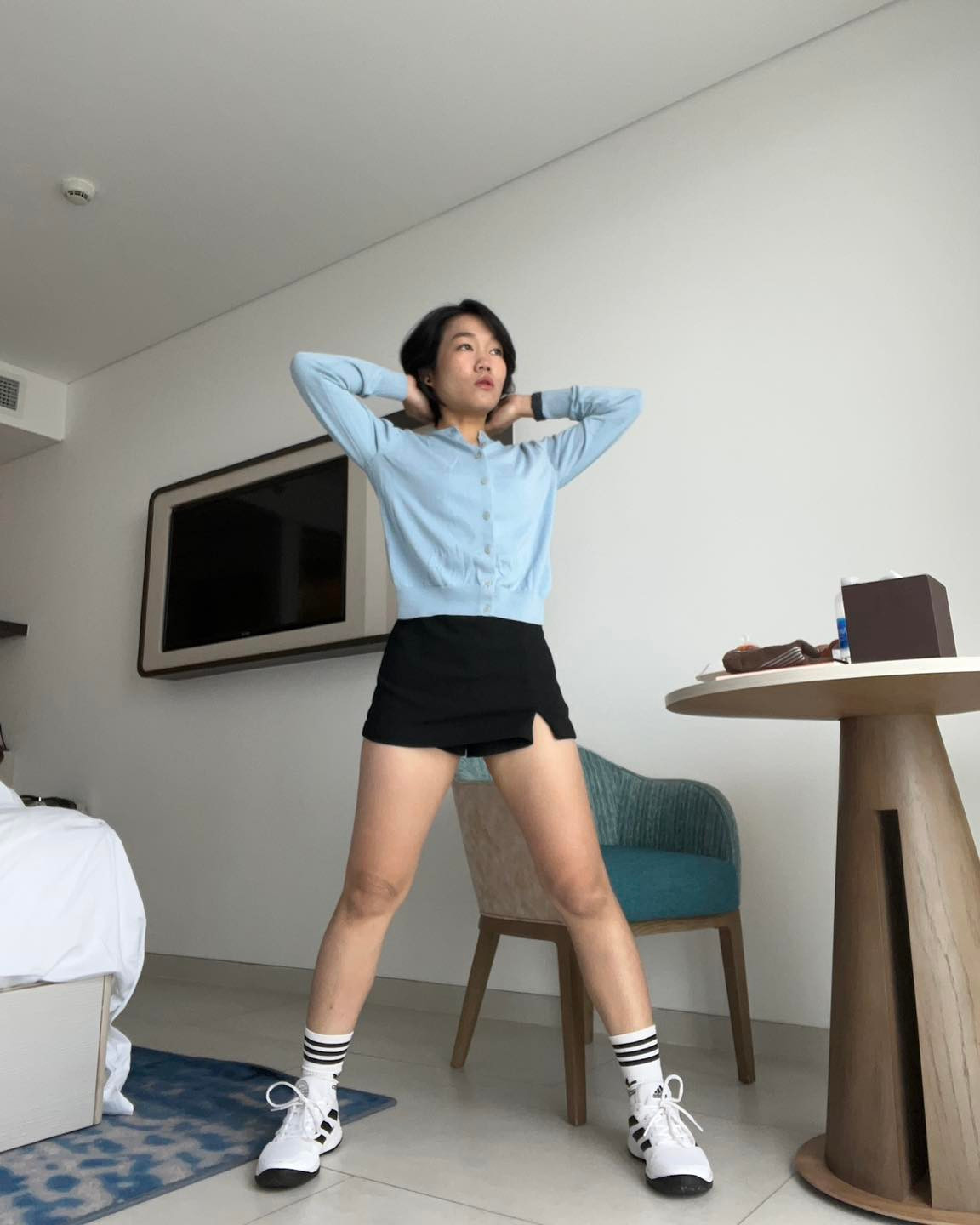 Lê Thụy từng chia sẻ trên trang cá nhân: “Không có ý khoe khoang nhưng đây là kết quả của việc mỗi ngày đánh cầu lông 2 tiếng. Cộng thêm tối 2 - 4 - 6 từ 8h30 đến 9h30 tập gym. Cộng thêm mỗi ngày uống 2 lít rưỡi nước. Tôi làm được, bạn cũng làm được. Quẩy lên nào các chị em”.