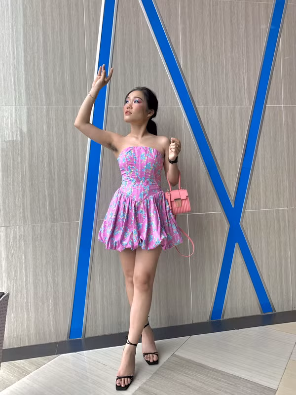 Được biết, để bản thân “lột xác” xinh đẹp như hiện tại, Lê Thụy đã phải tập luyện thể thao vô cùng chăm chỉ, thức dậy sớm và quản lý chế độ ăn nghiêm ngặt.