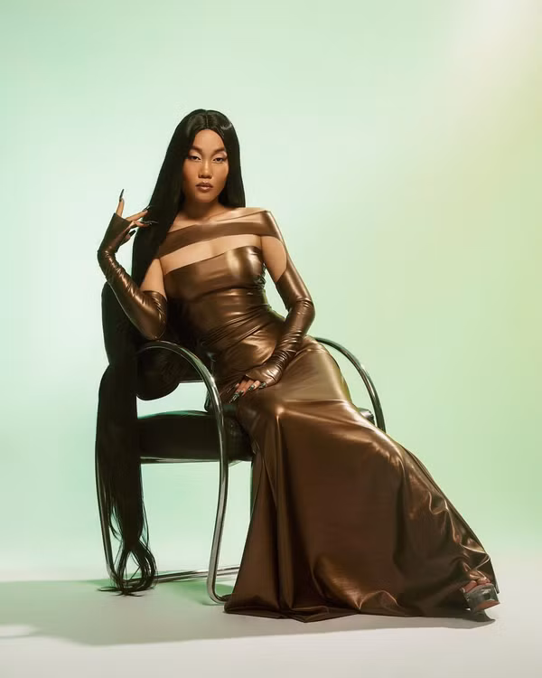 Với thần với cuốn hút cùng nhan sắc khác lạ, lần “biến hình” nào của Lê Thụy cũng khiến người xem phải “ố á” vì quá xinh đẹp, cũng như sự đầu tư chỉn chu, kỹ lưỡng về mặt hình ảnh.