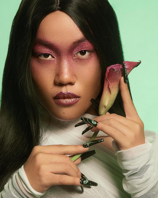 Tiếp đó, Lê Thuỵ cũng thường xuyên gây ấn tượng mỗi lần “lên đồ”. Sau 2 năm xây dựng nội dung trên mạng xã hội, nữ TikToker này cũng nhiều lần bắt trend “biến hình”.