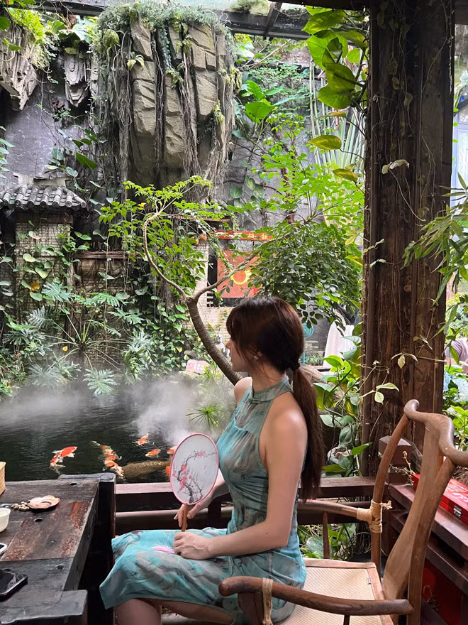 Hay như lần diện sườn xám, vẻ đẹp vừa thanh thuần vừa gợi cảm của Dật Nhu cũng giúp cô thu về lượt like khủng.