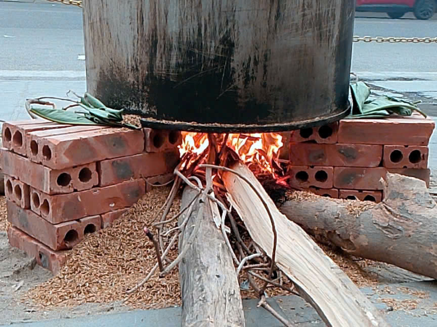 Chị Kim Anh (cư dân chung cư) chia sẻ: "Cả năm đi làm bận bịu, sáng đi tối về chẳng biết hàng xóm của mình là ai. Nhờ hoạt động chung này gia đình chúng tôi có cơ hội giao lưu với những nhà xung quanh..."