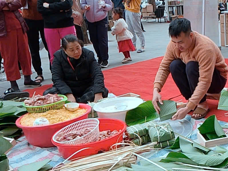 Người rửa lá, nhà vo gạo, hộ hấp đỗ... đều được ban quản trị của chung cư Phương Đông Green Park phân chia khá rõ ràng.