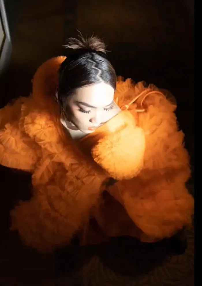 Phong cách dị biệt vốn gắn liền với hình ảnh của Phạm Thoại lâu nay, dù gây tranh cãi nhưng anh chàng vẫn luôn thử nghiệm những trang phục không ai dám mặc.